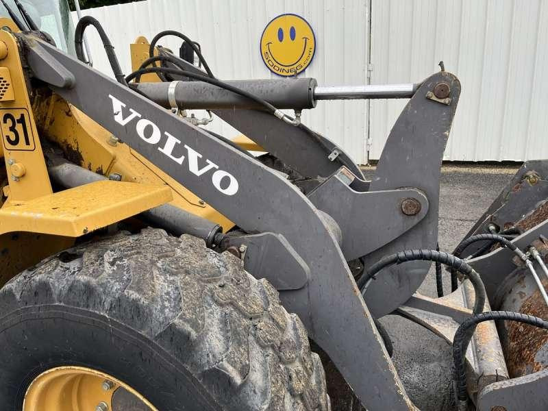 Utovarivač na kotačima Volvo L30G: slika Utovarivač na kotačima Volvo L30G