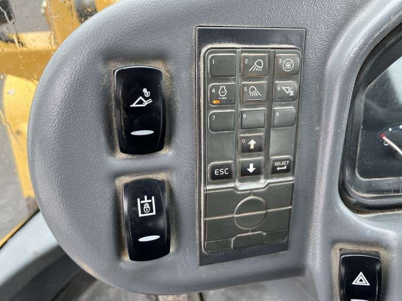 Utovarivač na kotačima Volvo L30G: slika Utovarivač na kotačima Volvo L30G