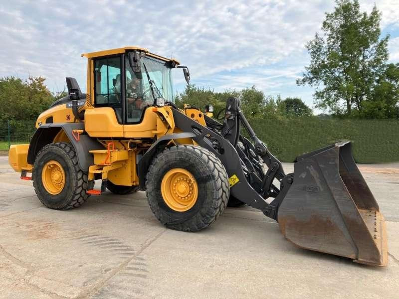 Volvo L90H - Utovarivač na kotačima: slika Volvo L90H - Utovarivač na kotačima Volvo L90H - Utovarivač na kotačima: slika Volvo L90H - Utovarivač na kotačima