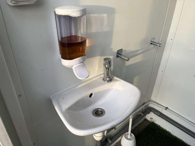 Građevinski kontejner WC: slika Građevinski kontejner WC