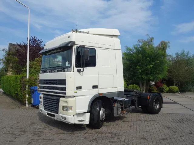DAF XF 430 EURO3 MANAULE GEAR - Tegljač: slika DAF XF 430 EURO3 MANAULE GEAR - Tegljač DAF XF 430 EURO3 MANAULE GEAR - Tegljač: slika DAF XF 430 EURO3 MANAULE GEAR - Tegljač