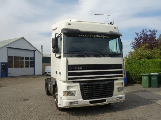 DAF XF 430 EURO3 MANAULE GEAR - Tegljač: slika DAF XF 430 EURO3 MANAULE GEAR - Tegljač DAF XF 430 EURO3 MANAULE GEAR - Tegljač: slika DAF XF 430 EURO3 MANAULE GEAR - Tegljač