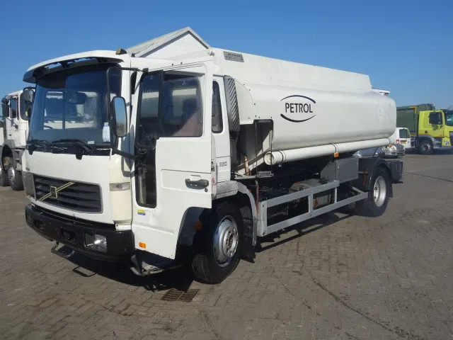 Volvo FL 240 220PK 12000 LITER STEELSPRINGS - Kamion cisterna: slika Volvo FL 240 220PK 12000 LITER STEELSPRINGS - Kamion cisterna Volvo FL 240 220PK 12000 LITER STEELSPRINGS - Kamion cisterna: slika Volvo FL 240 220PK 12000 LITER STEELSPRINGS - Kamion cisterna
