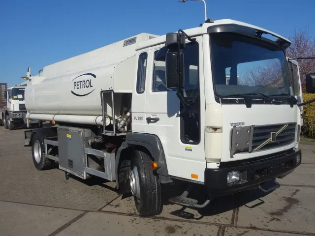 Volvo FL 240 220PK 12000 LITER STEELSPRINGS - Kamion cisterna: slika Volvo FL 240 220PK 12000 LITER STEELSPRINGS - Kamion cisterna Volvo FL 240 220PK 12000 LITER STEELSPRINGS - Kamion cisterna: slika Volvo FL 240 220PK 12000 LITER STEELSPRINGS - Kamion cisterna