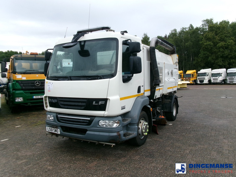 DAF LF 55.220 4x2 Scarab sweeper - Cestovna čistilica: slika DAF LF 55.220 4x2 Scarab sweeper - Cestovna čistilica DAF LF 55.220 4x2 Scarab sweeper - Cestovna čistilica: slika DAF LF 55.220 4x2 Scarab sweeper - Cestovna čistilica