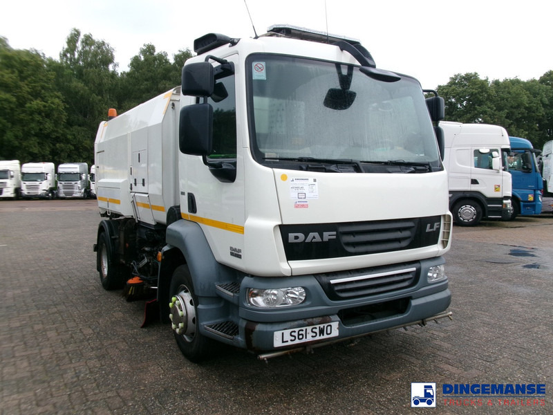 DAF LF 55.220 4x2 Scarab sweeper - Cestovna čistilica: slika DAF LF 55.220 4x2 Scarab sweeper - Cestovna čistilica DAF LF 55.220 4x2 Scarab sweeper - Cestovna čistilica: slika DAF LF 55.220 4x2 Scarab sweeper - Cestovna čistilica
