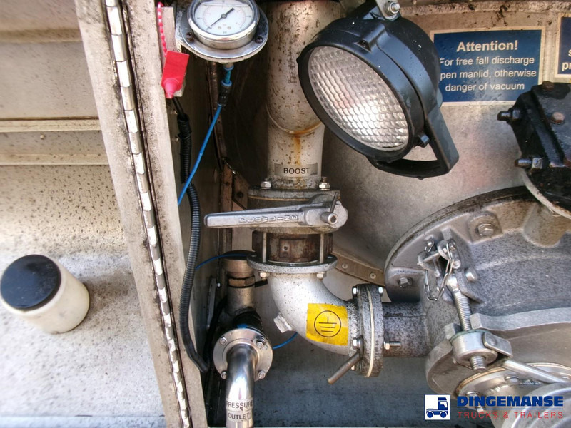 Poluprikolica cisterna Feldbinder Powder tank alu 41 m3 (tipping): slika Poluprikolica cisterna Feldbinder Powder tank alu 41 m3 (tipping)