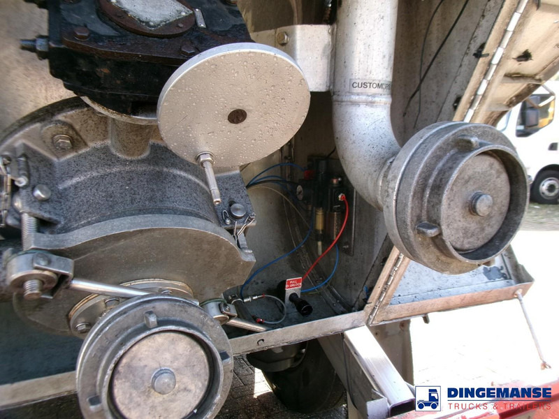 Poluprikolica cisterna Feldbinder Powder tank alu 41 m3 (tipping): slika Poluprikolica cisterna Feldbinder Powder tank alu 41 m3 (tipping)