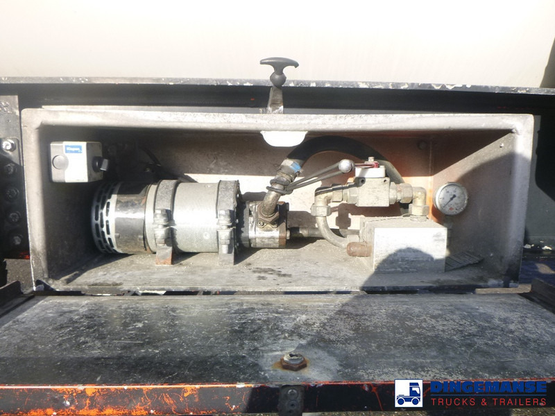 Feldbinder Powder tank alu 63 m3 (tipping) - Poluprikolica cisterna: slika Feldbinder Powder tank alu 63 m3 (tipping) - Poluprikolica cisterna Feldbinder Powder tank alu 63 m3 (tipping) - Poluprikolica cisterna: slika Feldbinder Powder tank alu 63 m3 (tipping) - Poluprikolica cisterna