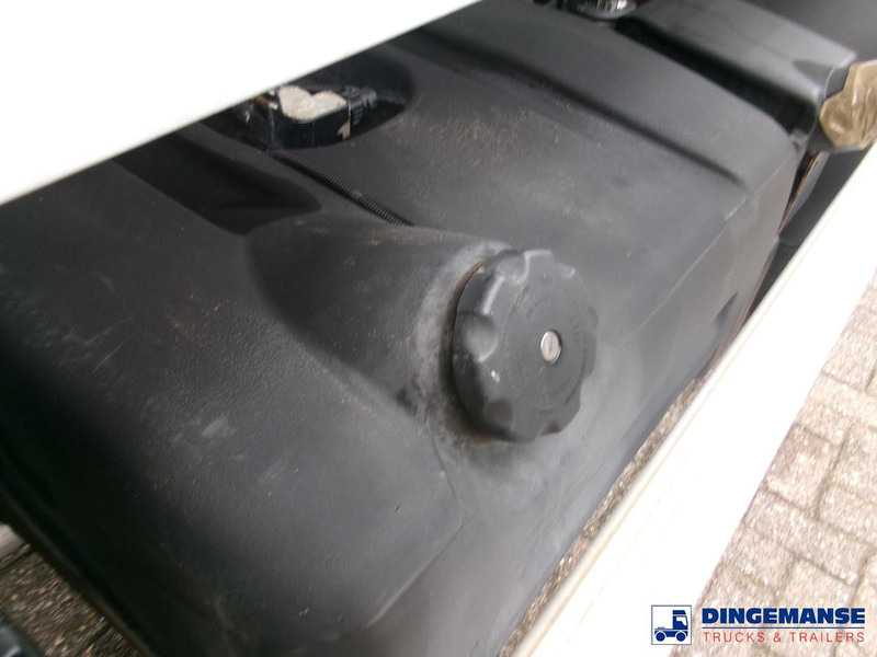 Renault Midlum 280 Dxi 4x2 fuel tank 11.3 m3 / 3 comp - Kamion cisterna: slika Renault Midlum 280 Dxi 4x2 fuel tank 11.3 m3 / 3 comp - Kamion cisterna Renault Midlum 280 Dxi 4x2 fuel tank 11.3 m3 / 3 comp - Kamion cisterna: slika Renault Midlum 280 Dxi 4x2 fuel tank 11.3 m3 / 3 comp - Kamion cisterna