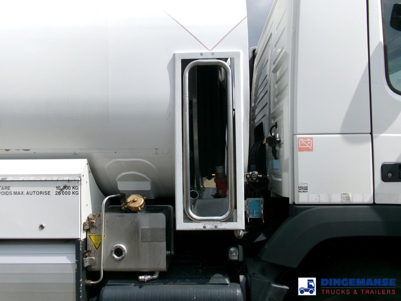 Volvo FM 380 6X2 fuel tank 20.6 m3 / 4 comp - Kamion cisterna: slika Volvo FM 380 6X2 fuel tank 20.6 m3 / 4 comp - Kamion cisterna Volvo FM 380 6X2 fuel tank 20.6 m3 / 4 comp - Kamion cisterna: slika Volvo FM 380 6X2 fuel tank 20.6 m3 / 4 comp - Kamion cisterna