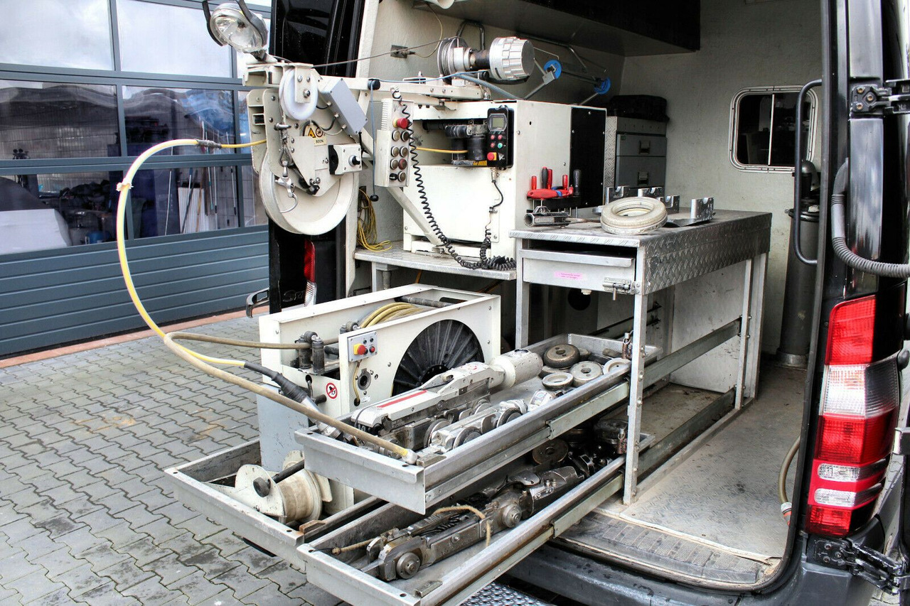 Mercedes-Benz 515 CDI 4x2 IBAK TV-Satelliten Kamera Rohr-Kanal - Vakum kamion: slika Mercedes-Benz 515 CDI 4x2 IBAK TV-Satelliten Kamera Rohr-Kanal - Vakum kamion Mercedes-Benz 515 CDI 4x2 IBAK TV-Satelliten Kamera Rohr-Kanal - Vakum kamion: slika Mercedes-Benz 515 CDI 4x2 IBAK TV-Satelliten Kamera Rohr-Kanal - Vakum kamion
