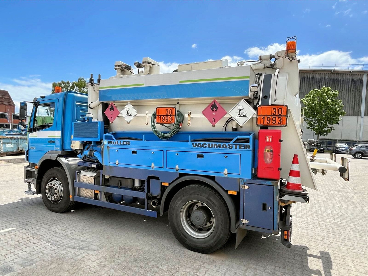 Mercedes-Benz Axor 1833 Müller 9,5m³ Saug u.Druck+HD-Spül +ADR - Vakum kamion: slika Mercedes-Benz Axor 1833 Müller 9,5m³ Saug u.Druck+HD-Spül +ADR - Vakum kamion Mercedes-Benz Axor 1833 Müller 9,5m³ Saug u.Druck+HD-Spül +ADR - Vakum kamion: slika Mercedes-Benz Axor 1833 Müller 9,5m³ Saug u.Druck+HD-Spül +ADR - Vakum kamion