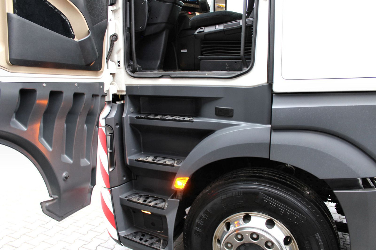 Mercedes-Benz Actros 2551 6x2 BigSpace 68 to Schwerlast + LIFT - Tegljač: slika Mercedes-Benz Actros 2551 6x2 BigSpace 68 to Schwerlast + LIFT - Tegljač Mercedes-Benz Actros 2551 6x2 BigSpace 68 to Schwerlast + LIFT - Tegljač: slika Mercedes-Benz Actros 2551 6x2 BigSpace 68 to Schwerlast + LIFT - Tegljač
