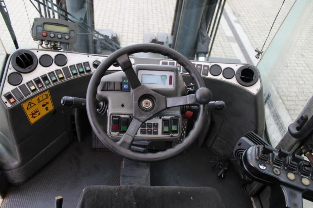 Kalmar DCD160-12 - Diesel viličar: slika Kalmar DCD160-12 - Diesel viličar Kalmar DCD160-12 - Diesel viličar: slika Kalmar DCD160-12 - Diesel viličar