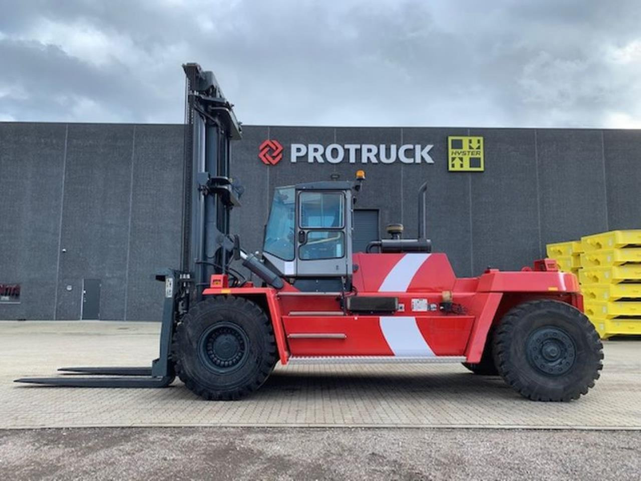 Kalmar DCD320-12LB - Diesel viličar: slika Kalmar DCD320-12LB - Diesel viličar Kalmar DCD320-12LB - Diesel viličar: slika Kalmar DCD320-12LB - Diesel viličar