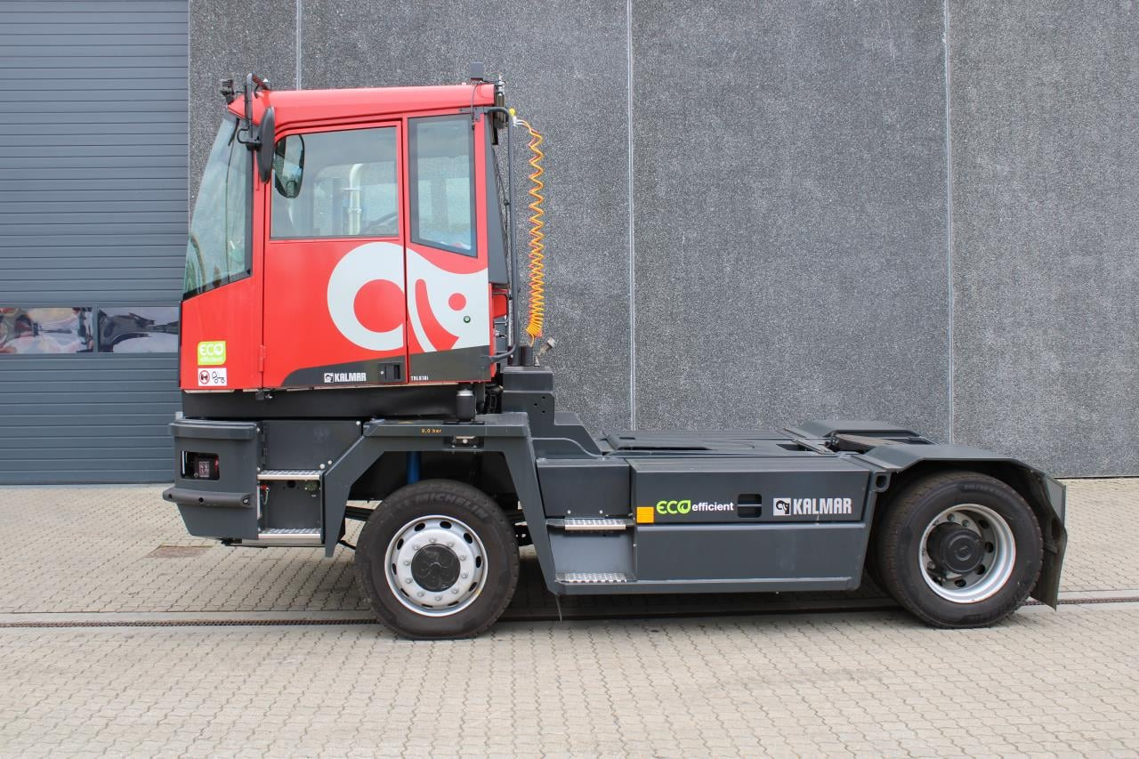 Kalmar TRL618I 4X4 - Terminalni traktor: slika Kalmar TRL618I 4X4 - Terminalni traktor Kalmar TRL618I 4X4 - Terminalni traktor: slika Kalmar TRL618I 4X4 - Terminalni traktor