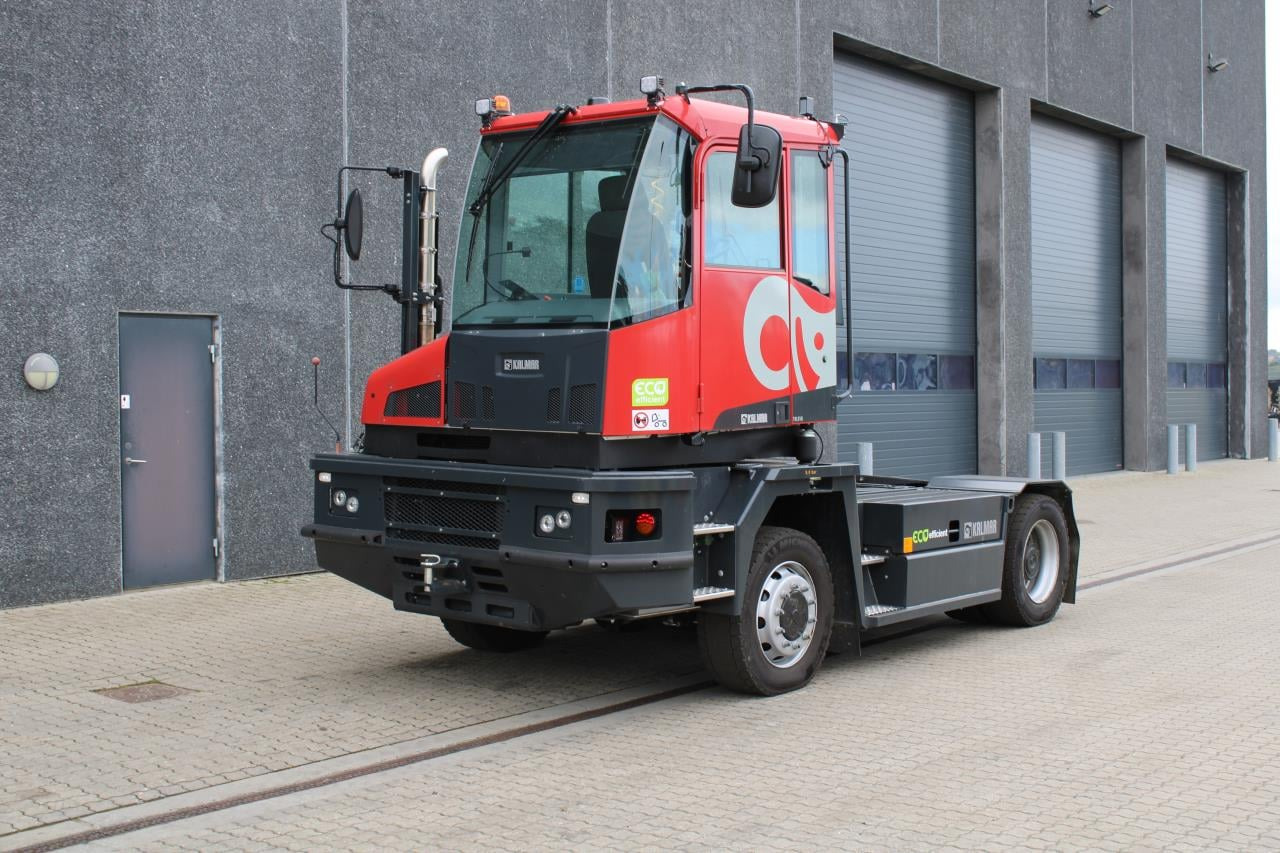 Kalmar TRL618I 4X4 - Terminalni traktor: slika Kalmar TRL618I 4X4 - Terminalni traktor Kalmar TRL618I 4X4 - Terminalni traktor: slika Kalmar TRL618I 4X4 - Terminalni traktor