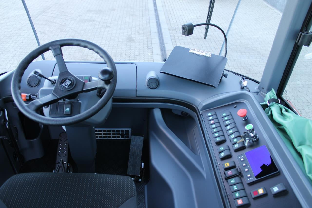 Kalmar TRL618I 4X4 - Terminalni traktor: slika Kalmar TRL618I 4X4 - Terminalni traktor Kalmar TRL618I 4X4 - Terminalni traktor: slika Kalmar TRL618I 4X4 - Terminalni traktor