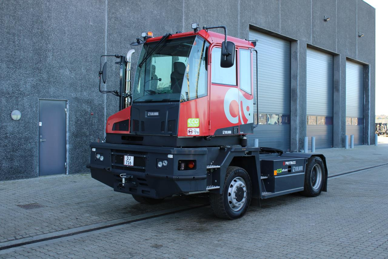 Kalmar TRL618I 4X4 - Terminalni traktor: slika Kalmar TRL618I 4X4 - Terminalni traktor Kalmar TRL618I 4X4 - Terminalni traktor: slika Kalmar TRL618I 4X4 - Terminalni traktor