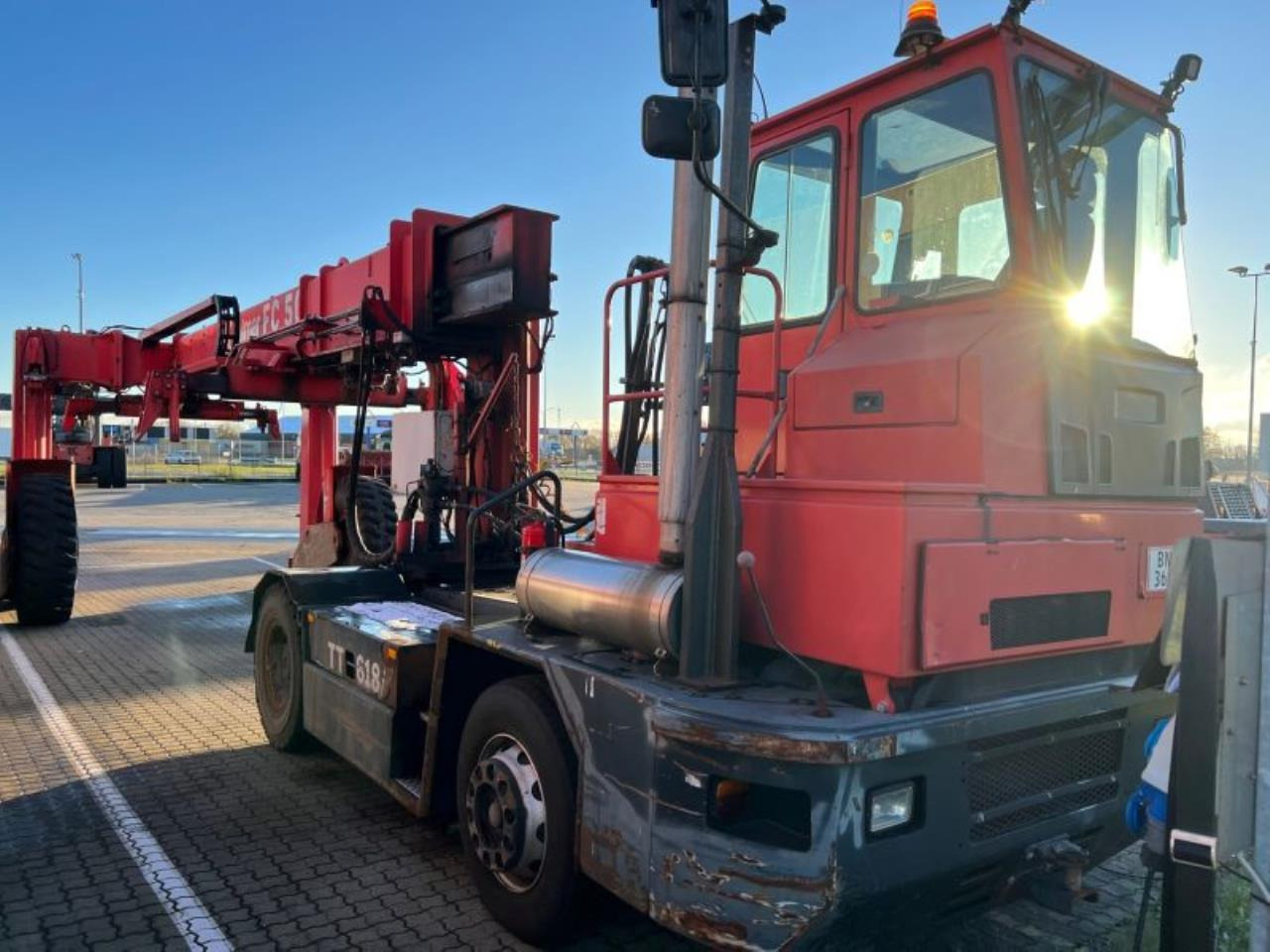 Kalmar TT618 - Terminalni traktor: slika Kalmar TT618 - Terminalni traktor Kalmar TT618 - Terminalni traktor: slika Kalmar TT618 - Terminalni traktor