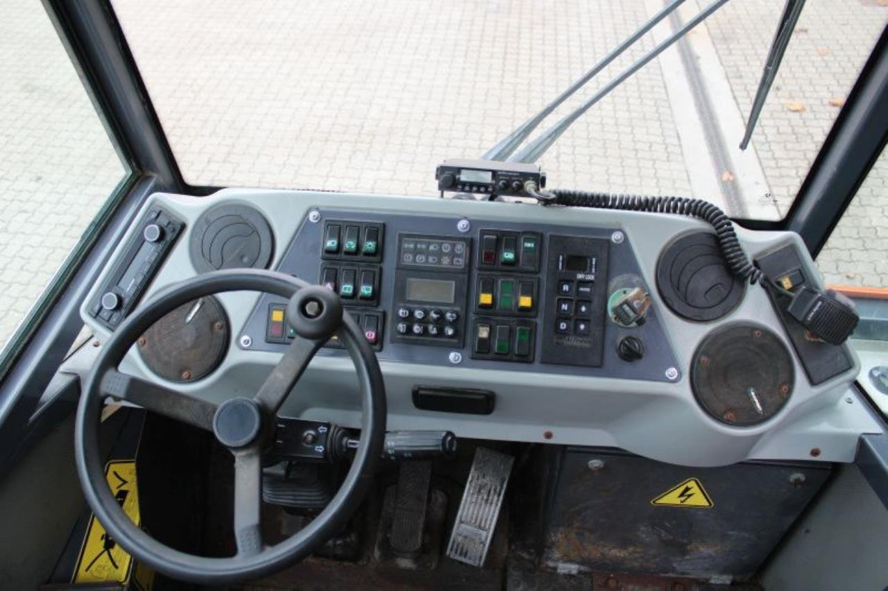 Mafi MT25 - Terminalni traktor: slika Mafi MT25 - Terminalni traktor Mafi MT25 - Terminalni traktor: slika Mafi MT25 - Terminalni traktor