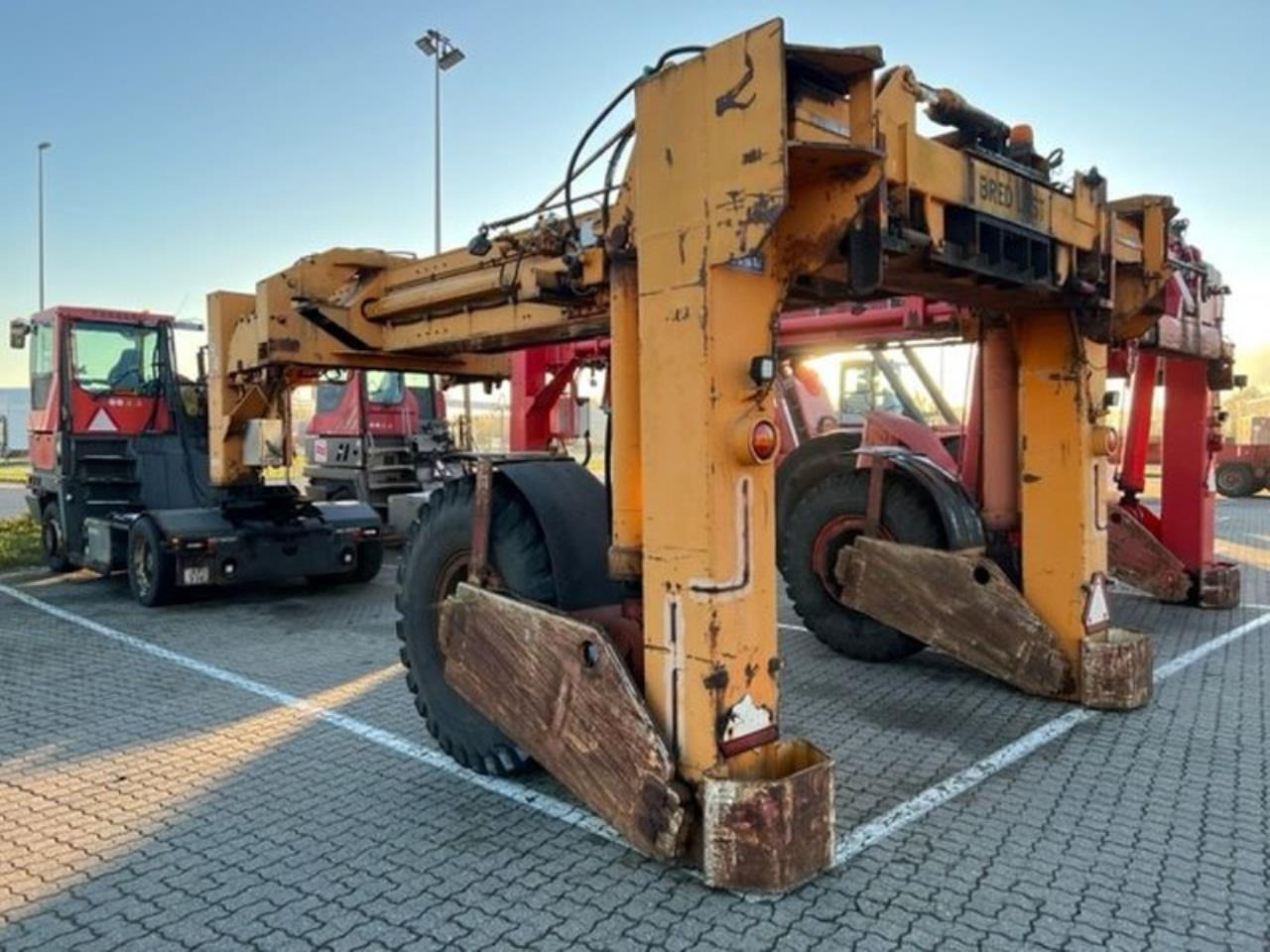SISU 20-40” - Lučka oprema: slika SISU 20-40” - Lučka oprema SISU 20-40” - Lučka oprema: slika SISU 20-40” - Lučka oprema