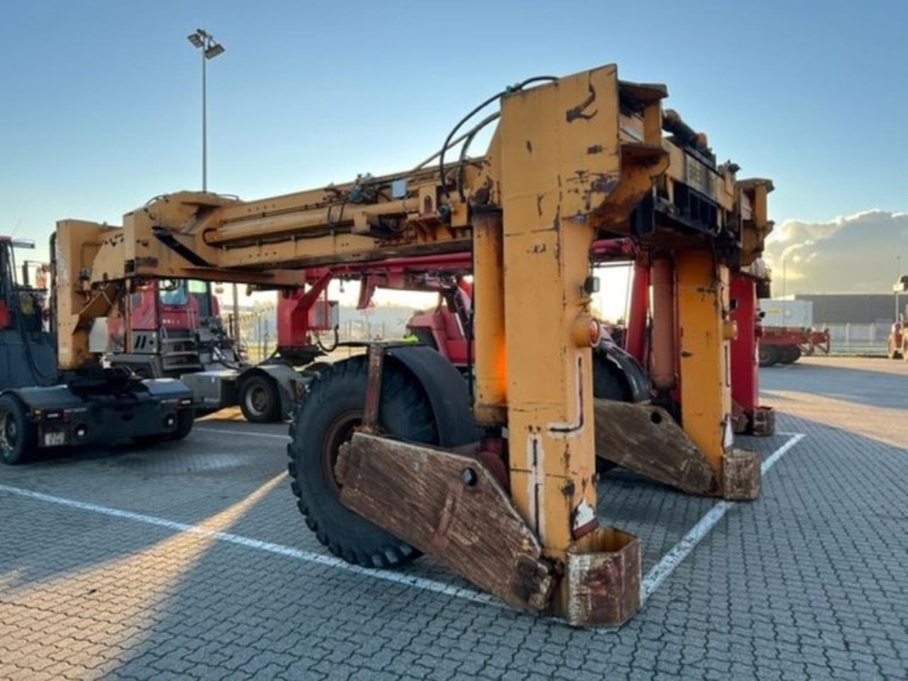 SISU 20-40” - Lučka oprema: slika SISU 20-40” - Lučka oprema SISU 20-40” - Lučka oprema: slika SISU 20-40” - Lučka oprema