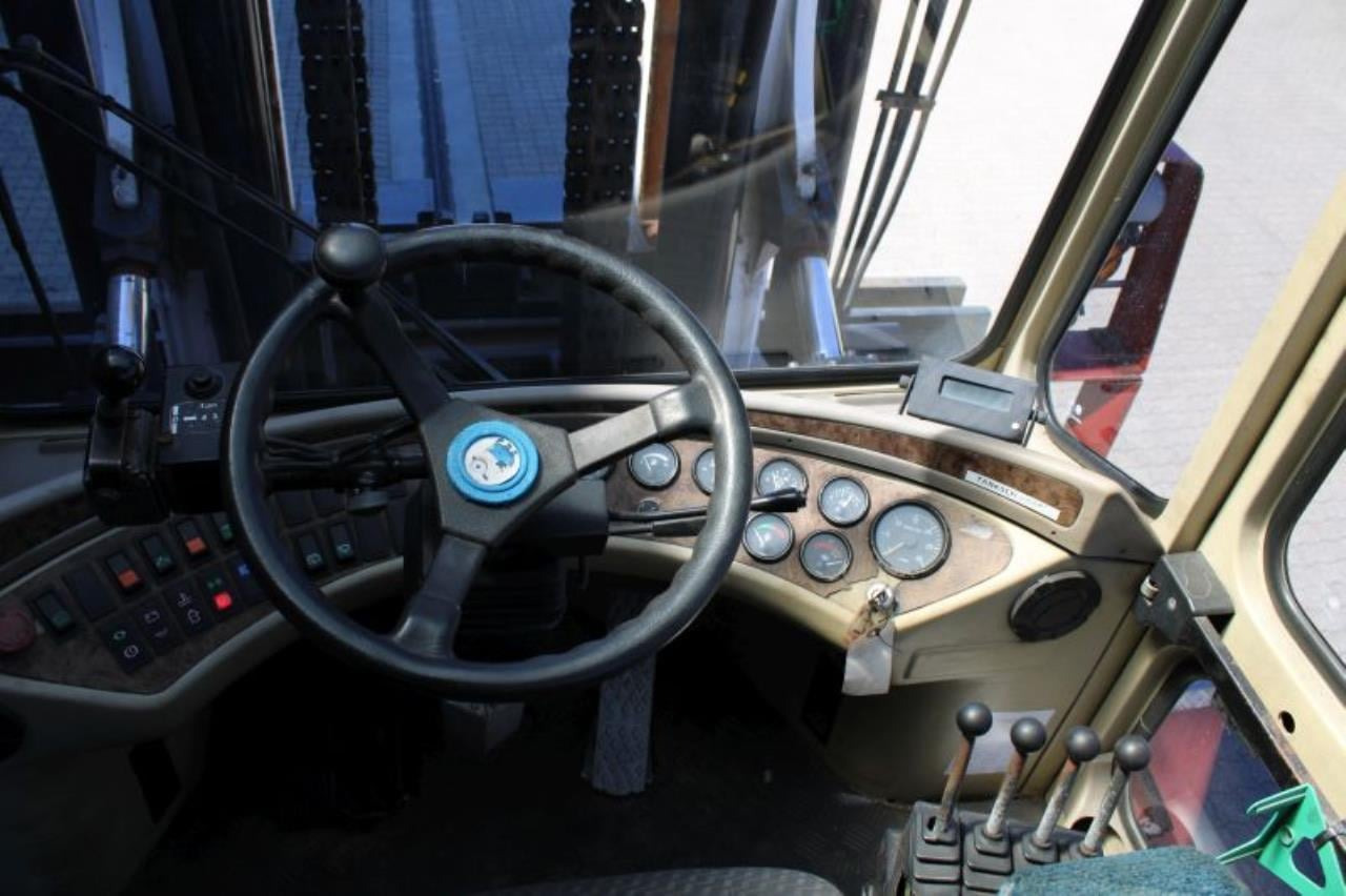 SveTruck 25120-42 - Diesel viličar: slika SveTruck 25120-42 - Diesel viličar SveTruck 25120-42 - Diesel viličar: slika SveTruck 25120-42 - Diesel viličar