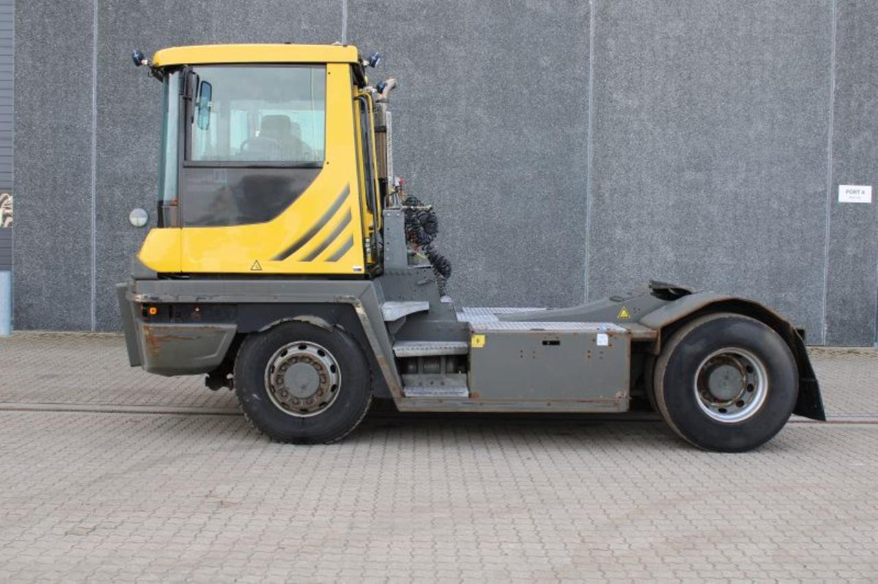 Terberg RT283 - Terminalni traktor: slika Terberg RT283 - Terminalni traktor Terberg RT283 - Terminalni traktor: slika Terberg RT283 - Terminalni traktor