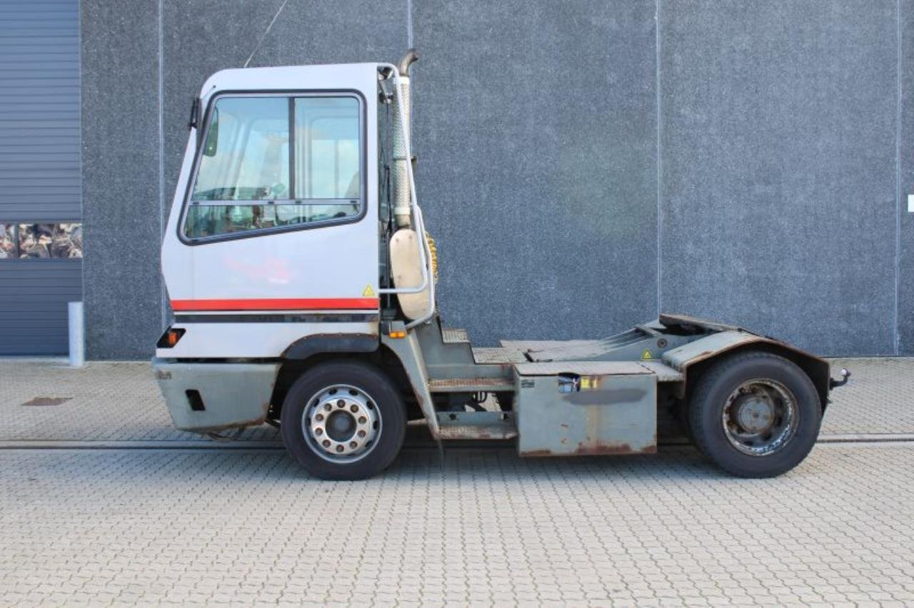 Terberg YT182 - Terminalni traktor: slika Terberg YT182 - Terminalni traktor Terberg YT182 - Terminalni traktor: slika Terberg YT182 - Terminalni traktor