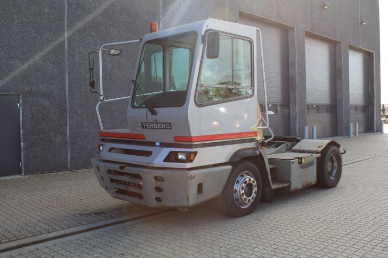 Terberg YT182 - Terminalni traktor: slika Terberg YT182 - Terminalni traktor Terberg YT182 - Terminalni traktor: slika Terberg YT182 - Terminalni traktor