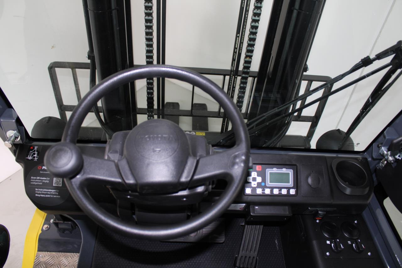 Toyota 9FBM50T - Električni viličar: slika Toyota 9FBM50T - Električni viličar Toyota 9FBM50T - Električni viličar: slika Toyota 9FBM50T - Električni viličar