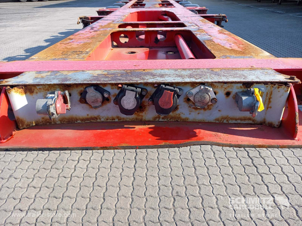 Transporter kontejnera/ Poluprikolica s izmjenjivim sanducima Auflieger Containerfahrgestell Standard: slika Transporter kontejnera/ Poluprikolica s izmjenjivim sanducima Auflieger Containerfahrgestell Standard