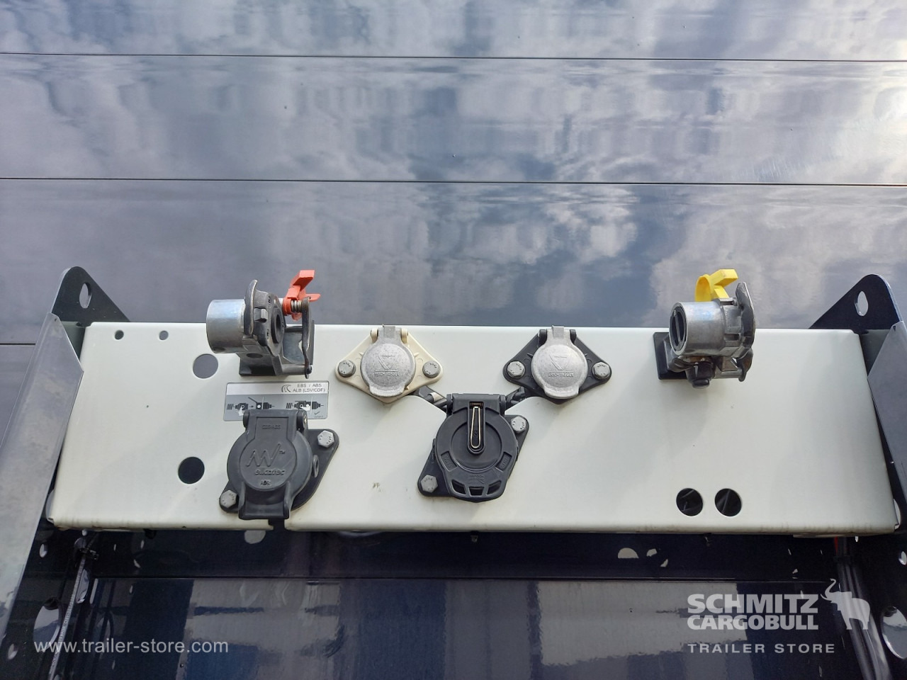 SCHMITZ Auflieger Curtainsider Standard - Poluprikolica s ceradom: slika SCHMITZ Auflieger Curtainsider Standard - Poluprikolica s ceradom SCHMITZ Auflieger Curtainsider Standard - Poluprikolica s ceradom: slika SCHMITZ Auflieger Curtainsider Standard - Poluprikolica s ceradom