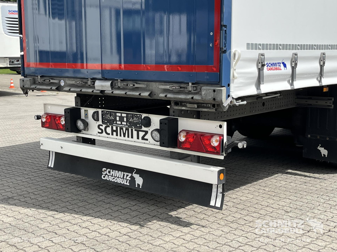 SCHMITZ Auflieger Curtainsider Standard - Poluprikolica s ceradom: slika SCHMITZ Auflieger Curtainsider Standard - Poluprikolica s ceradom SCHMITZ Auflieger Curtainsider Standard - Poluprikolica s ceradom: slika SCHMITZ Auflieger Curtainsider Standard - Poluprikolica s ceradom