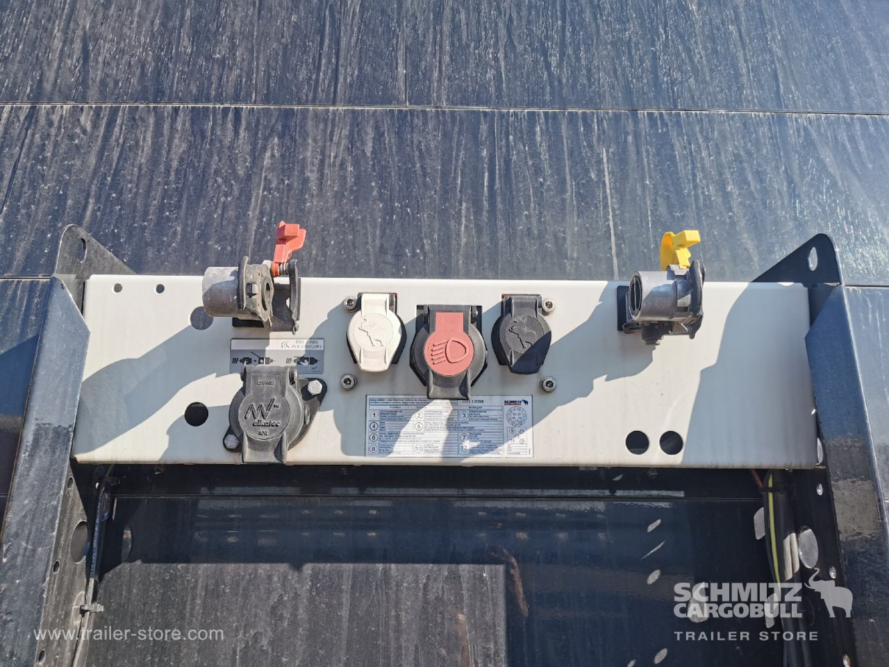 SCHMITZ Auflieger Curtainsider Standard - Poluprikolica s ceradom: slika SCHMITZ Auflieger Curtainsider Standard - Poluprikolica s ceradom SCHMITZ Auflieger Curtainsider Standard - Poluprikolica s ceradom: slika SCHMITZ Auflieger Curtainsider Standard - Poluprikolica s ceradom