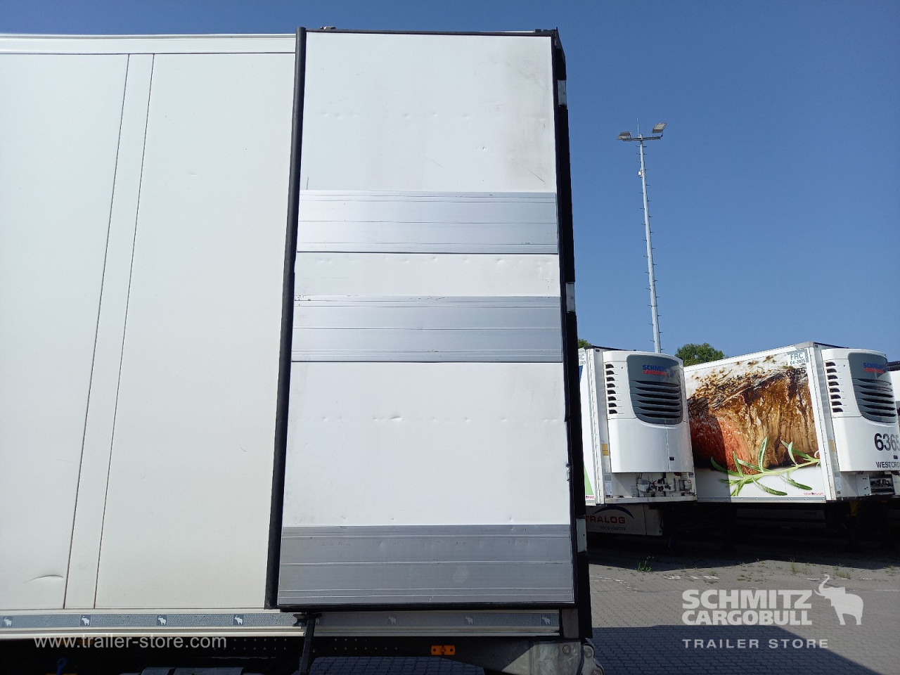 SCHMITZ Auflieger Tiefkühler Standard - Izotermna poluprikolica: slika SCHMITZ Auflieger Tiefkühler Standard - Izotermna poluprikolica SCHMITZ Auflieger Tiefkühler Standard - Izotermna poluprikolica: slika SCHMITZ Auflieger Tiefkühler Standard - Izotermna poluprikolica