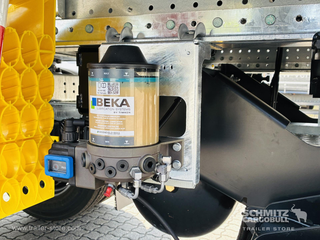 SCHMITZ Auflieger Tiefkühler Standard Taillift - Izotermna poluprikolica: slika SCHMITZ Auflieger Tiefkühler Standard Taillift - Izotermna poluprikolica SCHMITZ Auflieger Tiefkühler Standard Taillift - Izotermna poluprikolica: slika SCHMITZ Auflieger Tiefkühler Standard Taillift - Izotermna poluprikolica