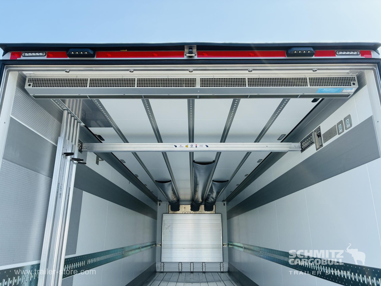 SCHMITZ Auflieger Tiefkühler Standard Taillift - Izotermna poluprikolica: slika SCHMITZ Auflieger Tiefkühler Standard Taillift - Izotermna poluprikolica SCHMITZ Auflieger Tiefkühler Standard Taillift - Izotermna poluprikolica: slika SCHMITZ Auflieger Tiefkühler Standard Taillift - Izotermna poluprikolica