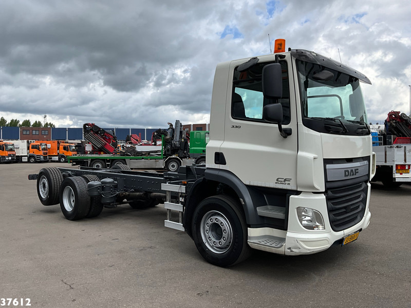 DAF FAN CF 330 Euro 6 Chassis cabine met kraanponton! Just 102.023 km! - Kamion-šasija: slika DAF FAN CF 330 Euro 6 Chassis cabine met kraanponton! Just 102.023 km! - Kamion-šasija DAF FAN CF 330 Euro 6 Chassis cabine met kraanponton! Just 102.023 km! - Kamion-šasija: slika DAF FAN CF 330 Euro 6 Chassis cabine met kraanponton! Just 102.023 km! - Kamion-šasija
