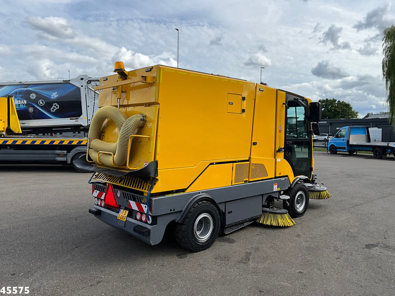 Dulevo 3000 Euro 6 with 3-rd brush - Cestovna čistilica: slika Dulevo 3000 Euro 6 with 3-rd brush - Cestovna čistilica Dulevo 3000 Euro 6 with 3-rd brush - Cestovna čistilica: slika Dulevo 3000 Euro 6 with 3-rd brush - Cestovna čistilica