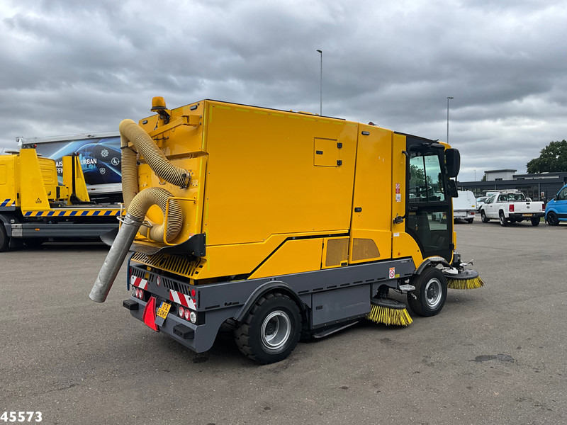 Dulevo 3000 Euro 6 with 3-rd brush - Cestovna čistilica: slika Dulevo 3000 Euro 6 with 3-rd brush - Cestovna čistilica Dulevo 3000 Euro 6 with 3-rd brush - Cestovna čistilica: slika Dulevo 3000 Euro 6 with 3-rd brush - Cestovna čistilica