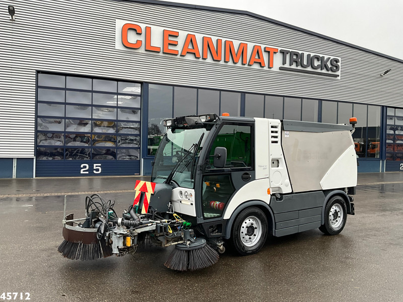 Hako CityMaster 2200 Euro 6 Just 19.762 km! - Cestovna čistilica: slika Hako CityMaster 2200 Euro 6 Just 19.762 km! - Cestovna čistilica Hako CityMaster 2200 Euro 6 Just 19.762 km! - Cestovna čistilica: slika Hako CityMaster 2200 Euro 6 Just 19.762 km! - Cestovna čistilica