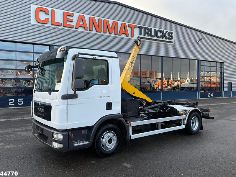 MAN TGL 12.250 Palfinger haakarmsysteem - Kamion s kukastom dizalicom: slika MAN TGL 12.250 Palfinger haakarmsysteem - Kamion s kukastom dizalicom MAN TGL 12.250 Palfinger haakarmsysteem - Kamion s kukastom dizalicom: slika MAN TGL 12.250 Palfinger haakarmsysteem - Kamion s kukastom dizalicom