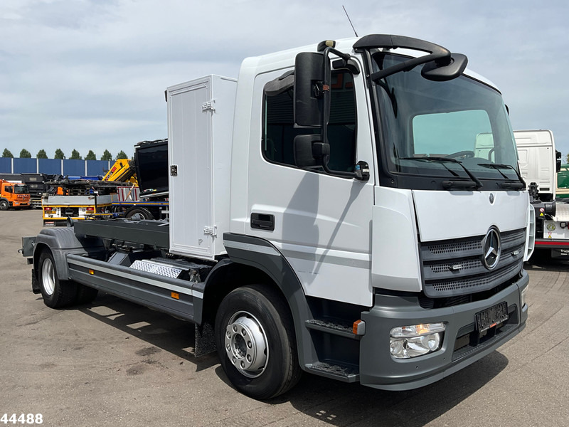 Mercedes-Benz Atego 1218 Euro 6 Manual 7 Ton haakarmsysteem - Kamion s kukastom dizalicom: slika Mercedes-Benz Atego 1218 Euro 6 Manual 7 Ton haakarmsysteem - Kamion s kukastom dizalicom Mercedes-Benz Atego 1218 Euro 6 Manual 7 Ton haakarmsysteem - Kamion s kukastom dizalicom: slika Mercedes-Benz Atego 1218 Euro 6 Manual 7 Ton haakarmsysteem - Kamion s kukastom dizalicom
