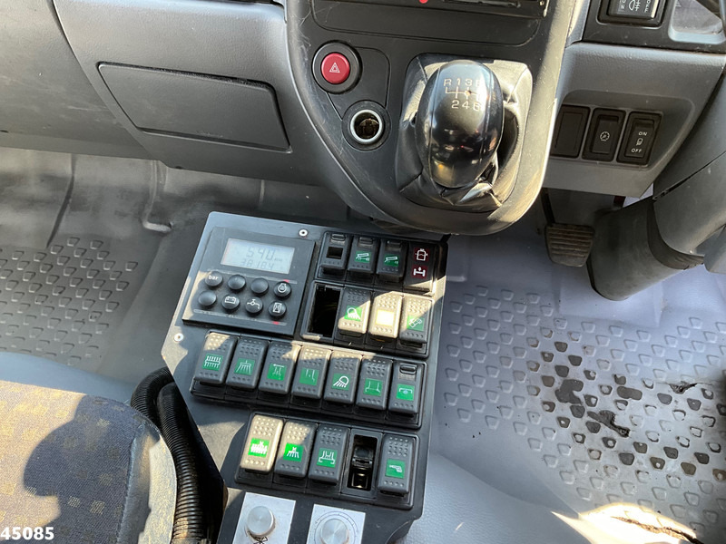Cestovna čistilica Mitsubishi Canter 7C15 Brock sweeper Just 94.095 km!: slika Cestovna čistilica Mitsubishi Canter 7C15 Brock sweeper Just 94.095 km!