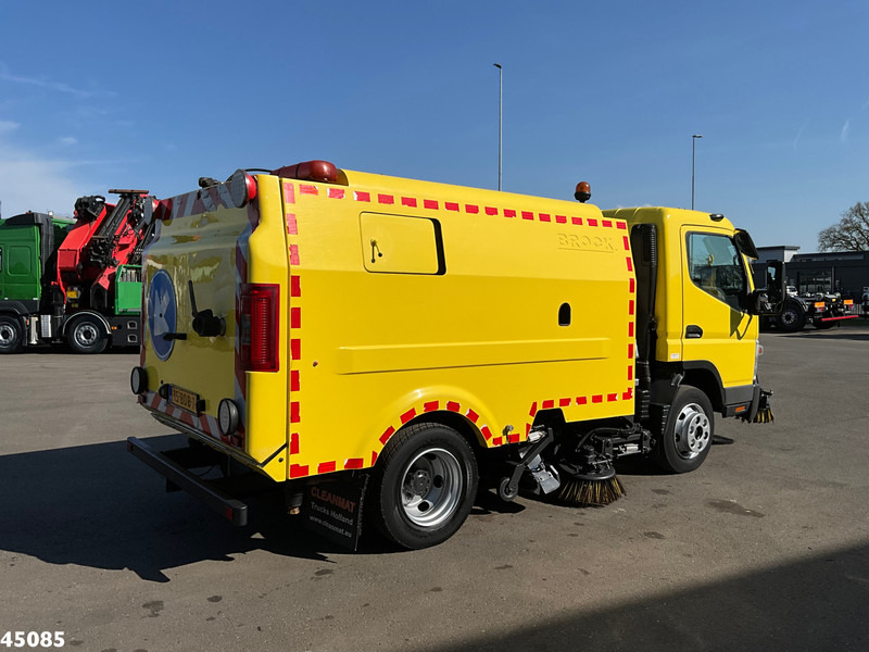 Cestovna čistilica Mitsubishi Canter 7C15 Brock sweeper Just 94.095 km!: slika Cestovna čistilica Mitsubishi Canter 7C15 Brock sweeper Just 94.095 km!
