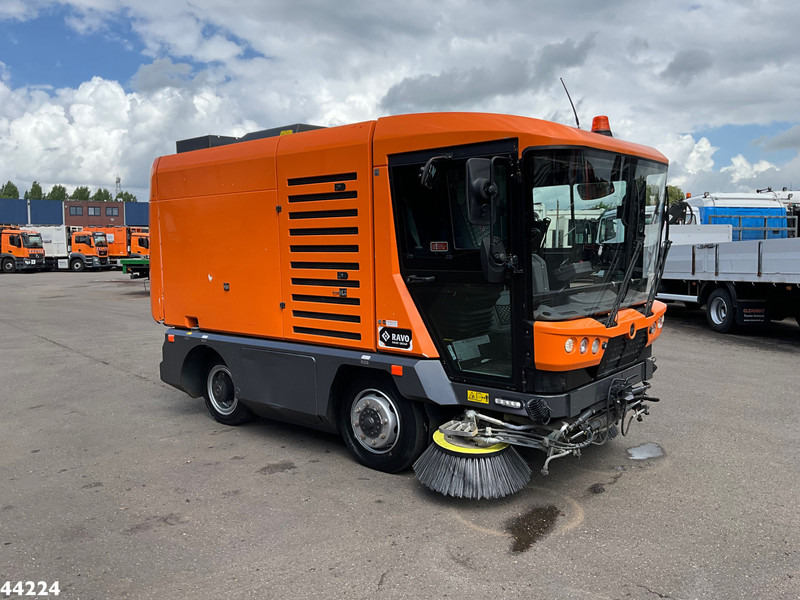 Ravo 540 Euro 6 - Cestovna čistilica: slika Ravo 540 Euro 6 - Cestovna čistilica Ravo 540 Euro 6 - Cestovna čistilica: slika Ravo 540 Euro 6 - Cestovna čistilica