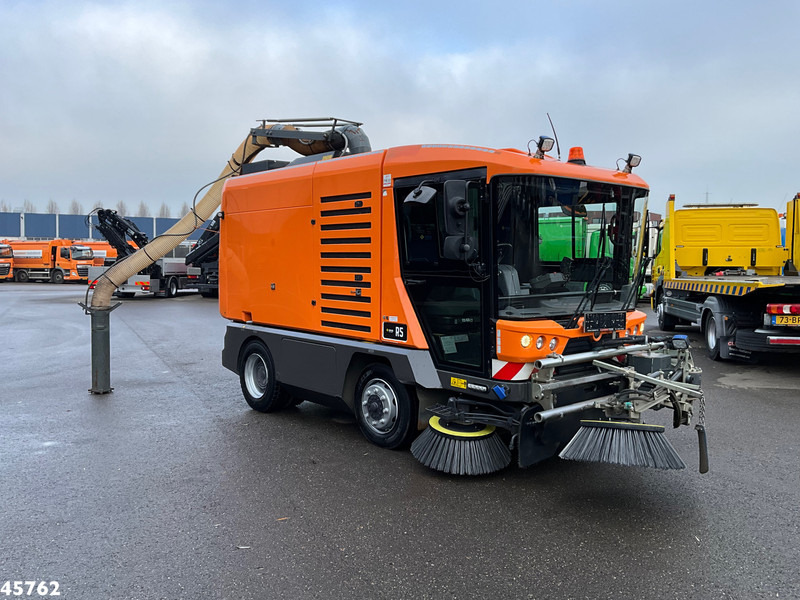 Ravo 580 Euro 6 with 3-rd brush - Cestovna čistilica: slika Ravo 580 Euro 6 with 3-rd brush - Cestovna čistilica Ravo 580 Euro 6 with 3-rd brush - Cestovna čistilica: slika Ravo 580 Euro 6 with 3-rd brush - Cestovna čistilica